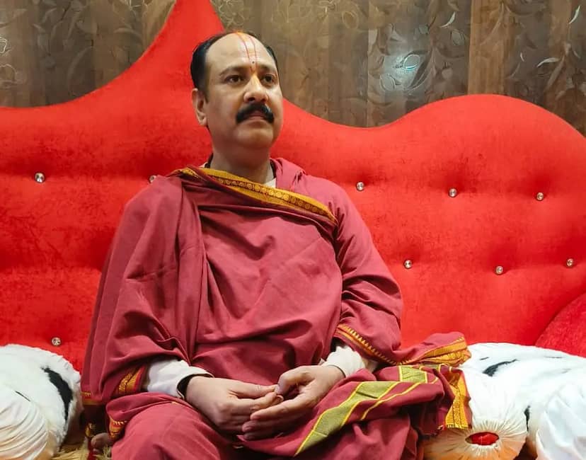 “पार्वती, रावण और परशुराम ने भी शिव को समर्पित किया जल, आज भक्त निभा रहे वही परंपरा” : पं. प्रदीप मिश्रा