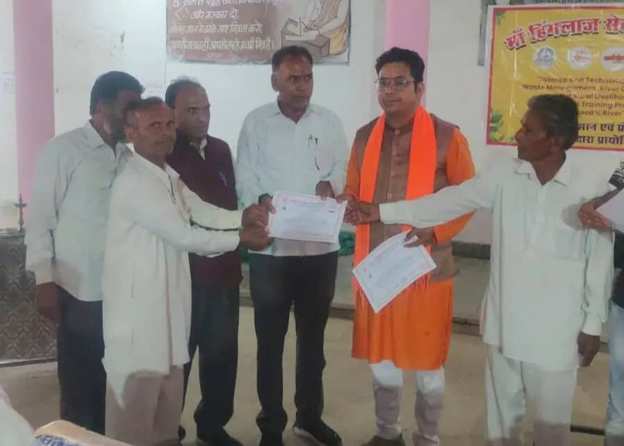 सीहोर में गांव की चौपाल बनी विज्ञान की पाठशाला, 1700 लोगों ने सीखा कचरे से कमाई और दूधी नदी बचाने का मंत्र