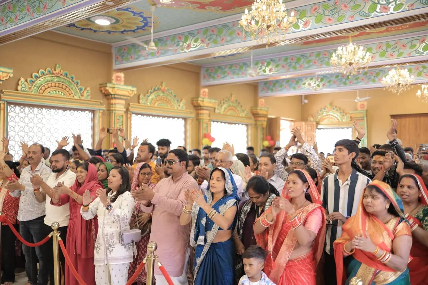 सीहोर: कुबेरेश्वरधाम में राधाष्टमी पर उमड़ा आस्था का सैलाब, चांदी के कलशों से हुआ राधा-कृष्ण का महाभिषेक