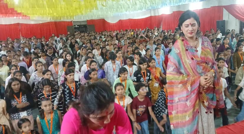सीहोर: बालिकाओं की बढ़ती भीड़ से छोटा पड़ा गरबा हॉल, अब वॉटरप्रूफ डोम में होगा भव्य प्रशिक्षण