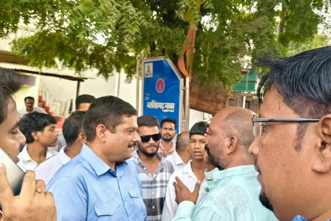 सीहोर: खराब सड़क से परेशान लोगों ने किया चक्काजाम, 30 करोड़ की सड़क उखड़ी