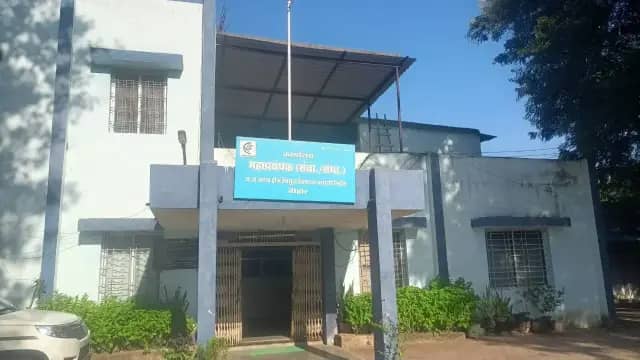 सीहोर में बिजली टीम पर हमला,महिला कर्मचारी का गला दबाने की कोशिश, ईंट-पत्थर से हमले के आरोप में 8 पर FIR
