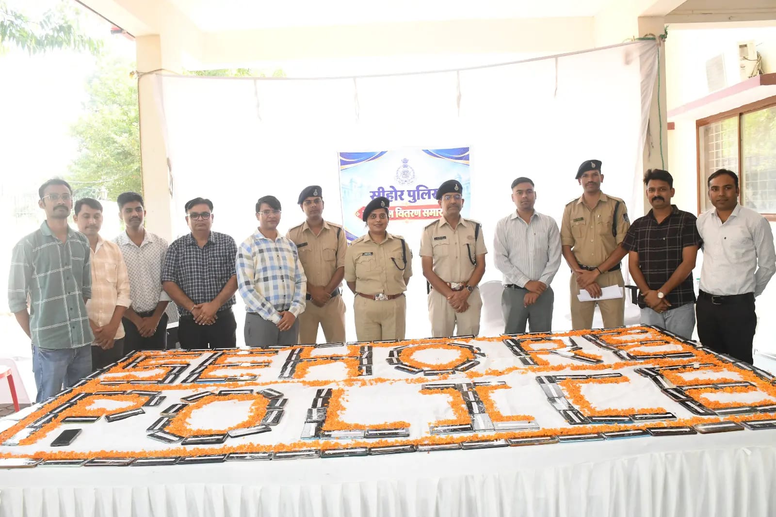 सीहोर: पुलिस ने मिशन रिकवरी के तहत 493 गुमशुदा मोबाइल किए बरामद
