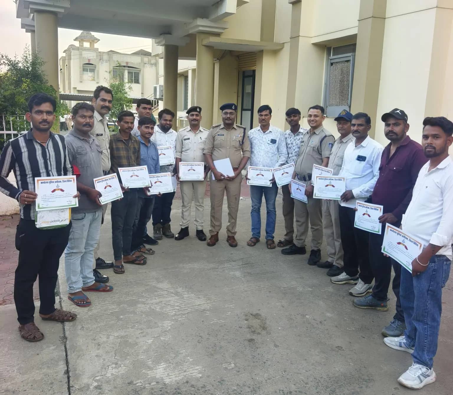 नशे की अवस्था में युवक टावर पर चढ़ा, सूचना मिलते ही पुलिस पहुंची