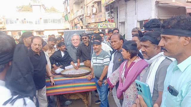 विदिशा में कांग्रेस ने मनाया काला दिवस, राहुल गांधी की गिरफ्तारी के विरोध में निकाला प्रदर्शन