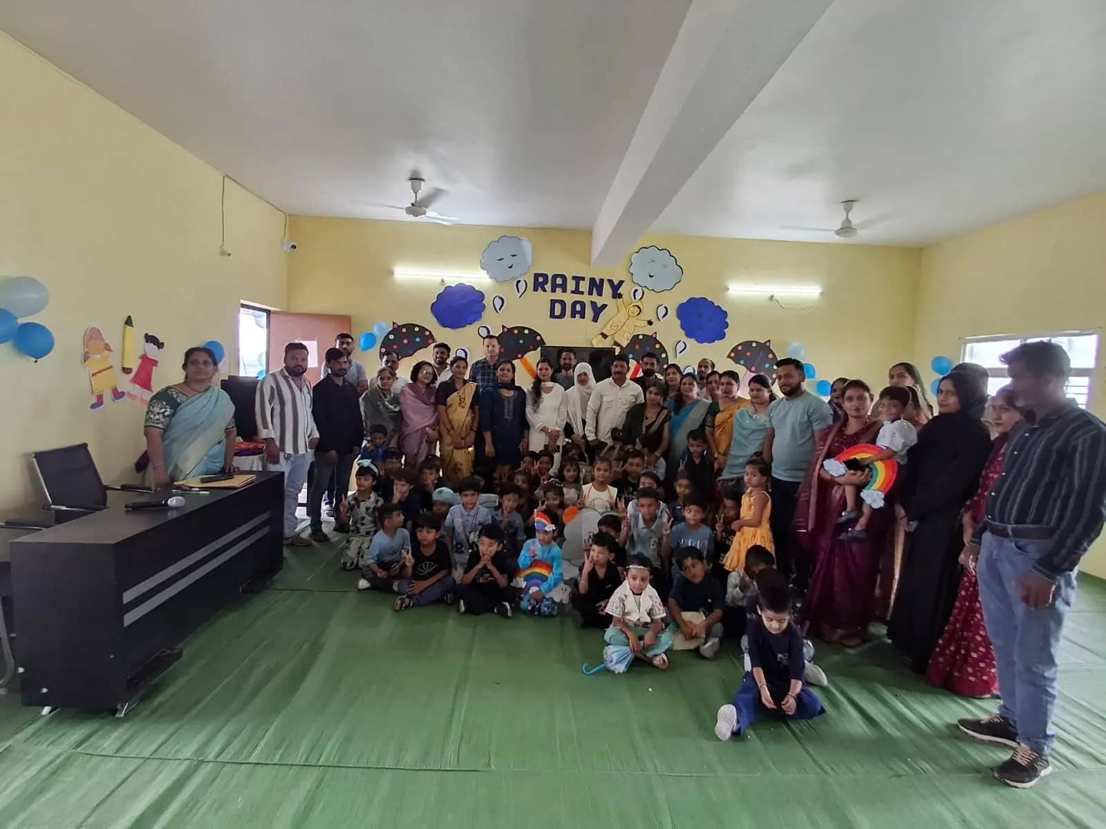 बेरसोवा इंटरनेशनल स्कूल में मनाया गया ‘रैनी डे’, नन्हे-मुन्ने बच्चों की रंगारंग प्रस्तुतियों ने जीता सभी का दिल