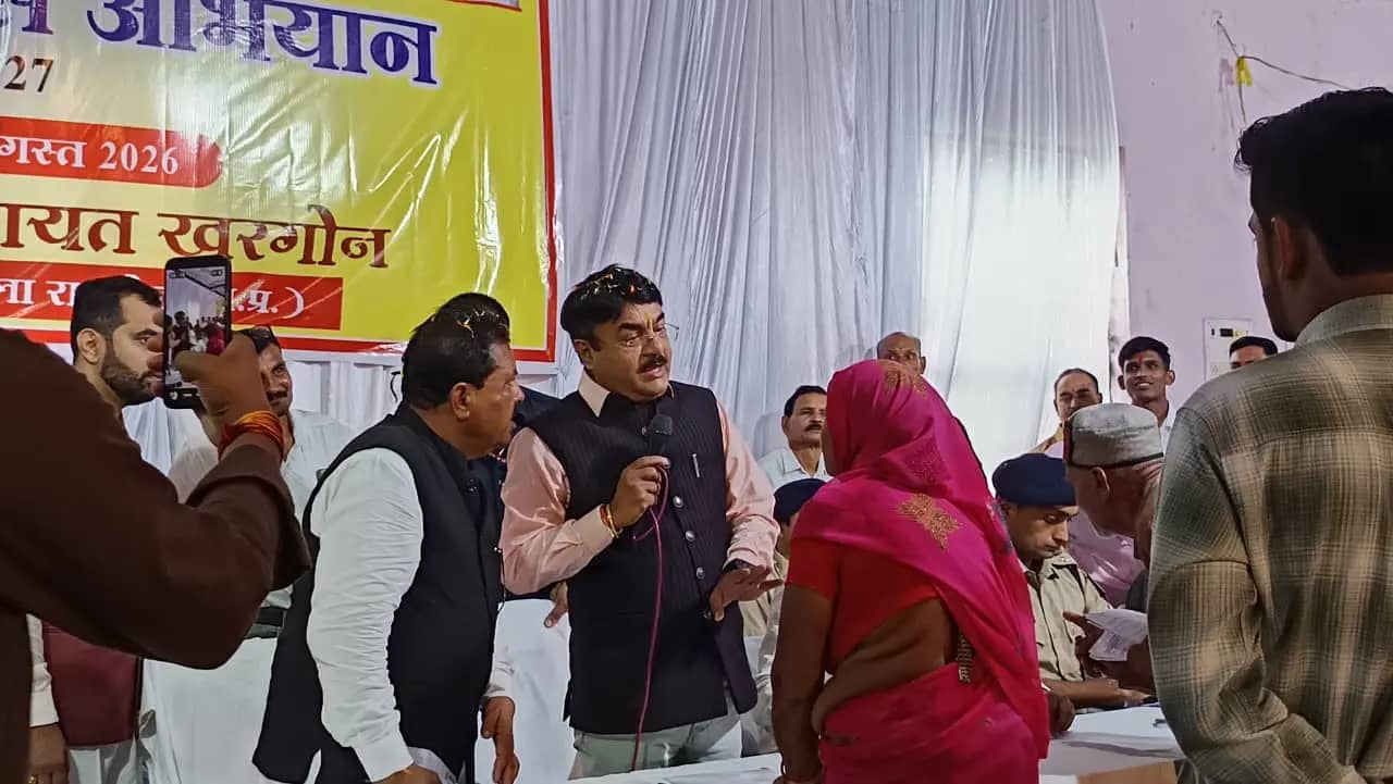 बाड़ी विकासखंड की ग्राम पंचायत खरगोन में लगा वृहद शिविर, अधिकारियों ने सुनीं ग्रामीणों की शिकायतें
