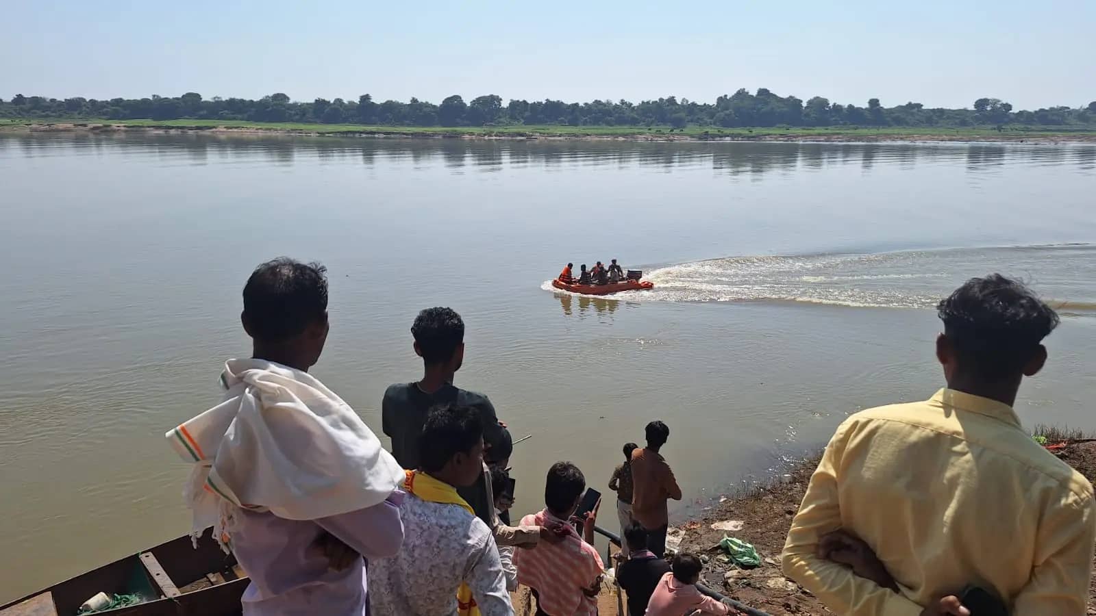 रायसेन: मदागन घाट पर नर्मदा में डूबा नाबालिग, 6 घंटे तलाश के बाद भी नहीं मिला