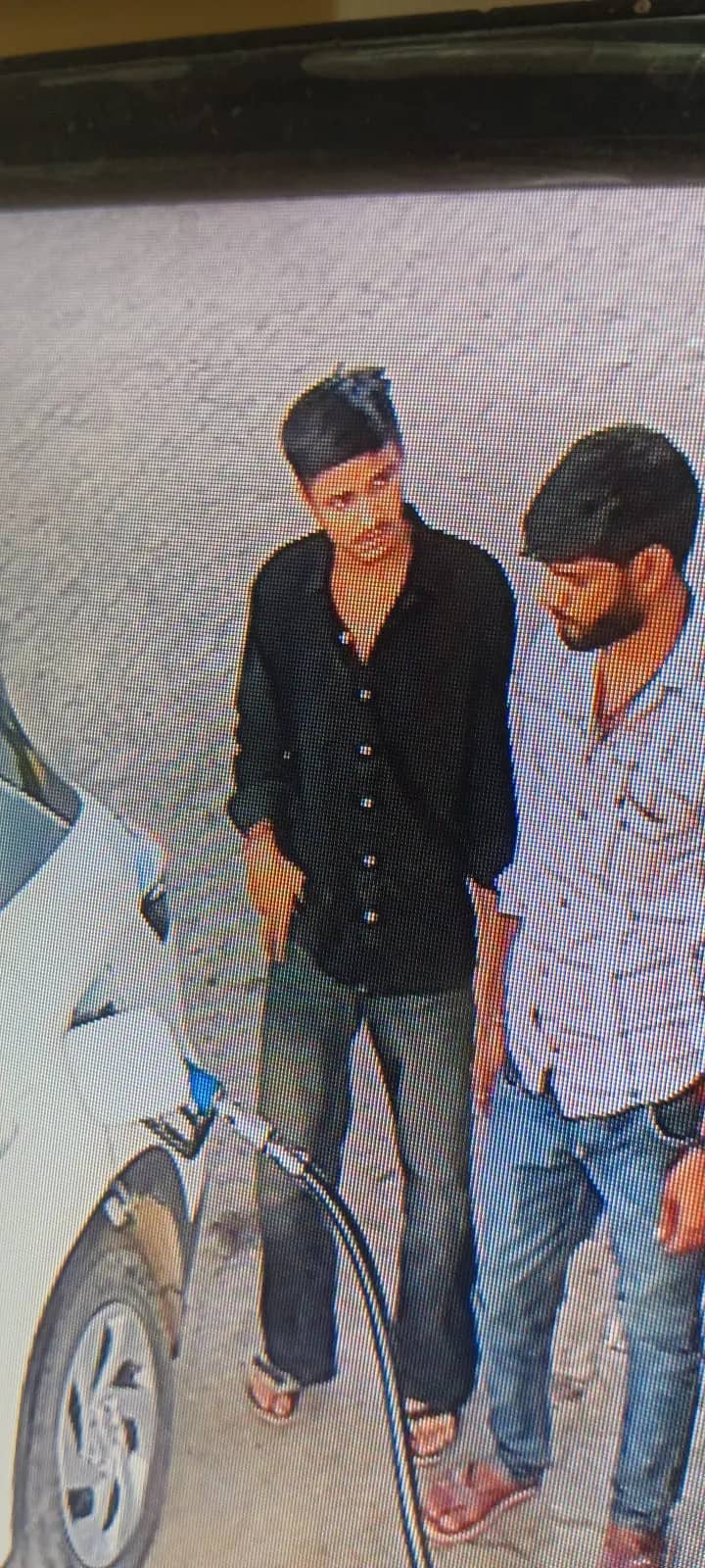 बाड़ी: दिनदहाड़े दो पेट्रोल पंपों पर लूट, कार में पेट्रोल भरवाकर बदमाश फरार; जांच में जुटी पुलिस