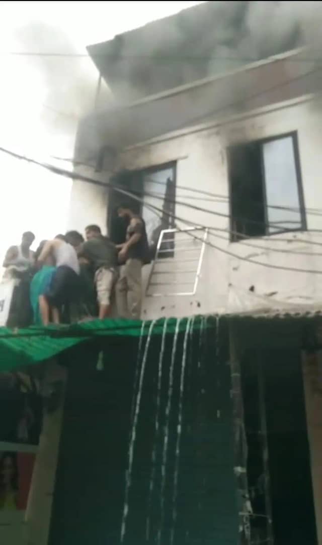 जनरल स्टोर और गोदाम में भीषण आग, शॉर्ट सर्किट से हुआ हादसा