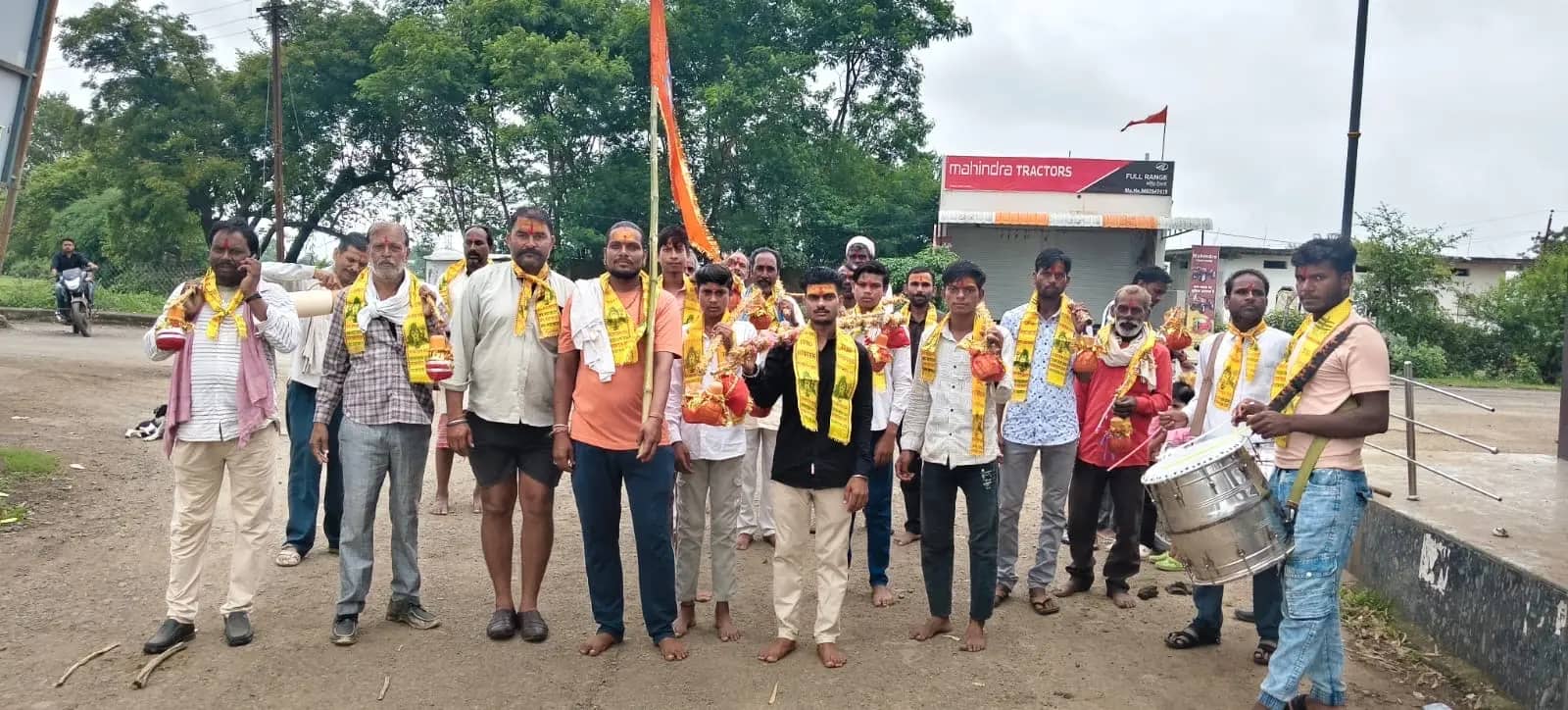 120 किमी पैदल कांवड़ यात्रा पूरी कर मानपुर टेकरी पहुंचे श्रद्धालु, नर्मदा जल से किया भगवान शिव का अभिषेक