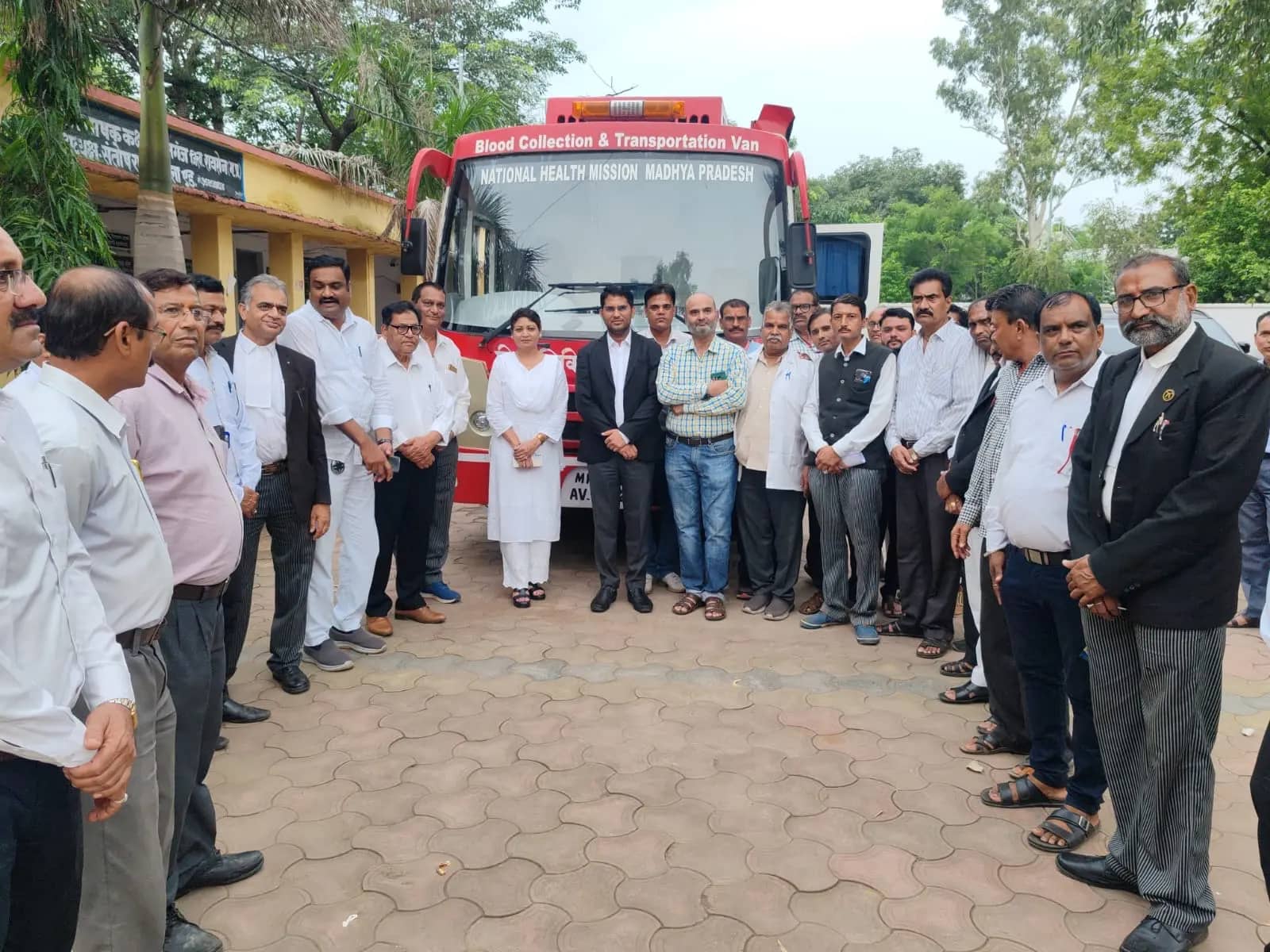 बेगमगंज न्यायालय में पहली बार रक्तदान शिविर, न्यायाधीशों-अधिवक्ताओं समेत 40 लोगों ने किया रक्तदान