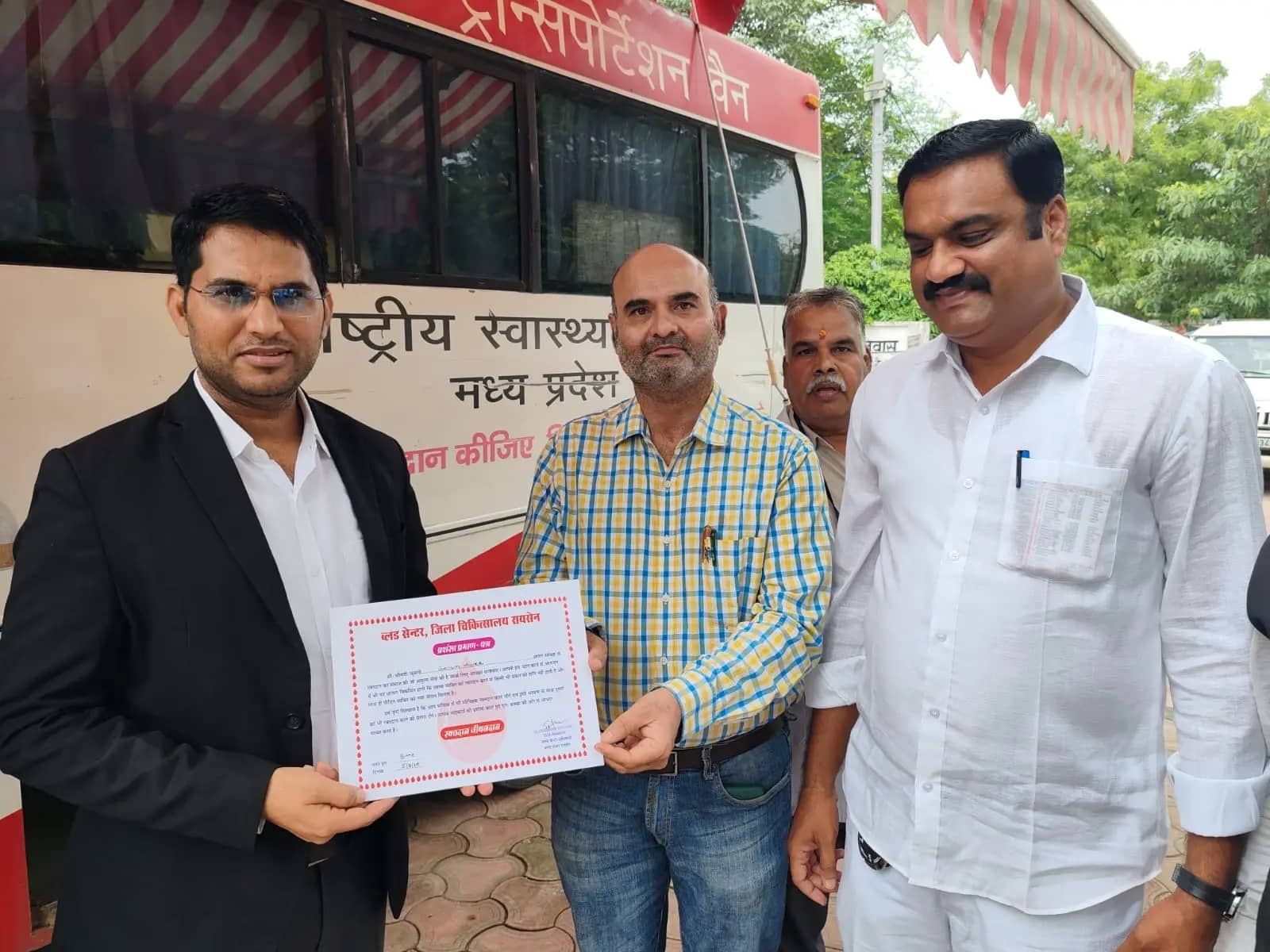 बेगमगंज न्यायालय में पहली बार रक्तदान शिविर, न्यायाधीशों-अधिवक्ताओं समेत 40 लोगों ने किया रक्तदान