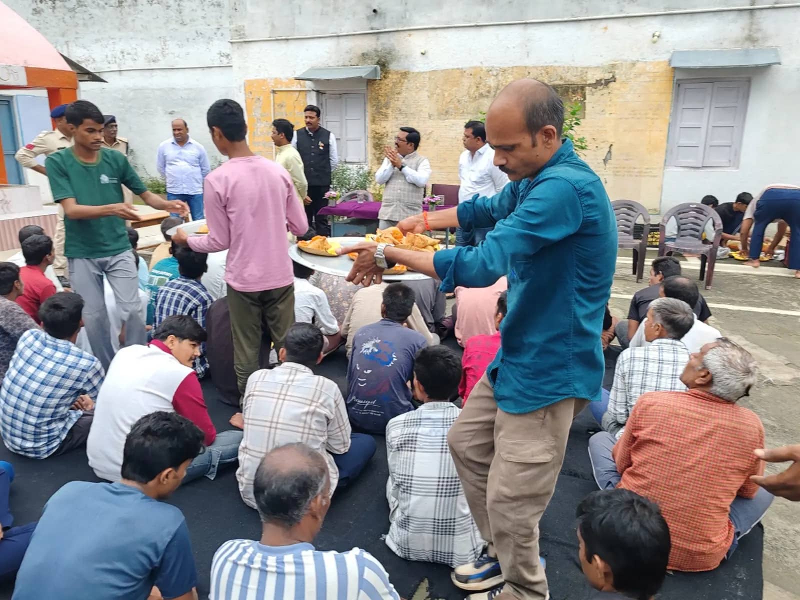 बेगमगंज उपजेल पहुंची सियावास हिंदू उत्सव समिति, बंदियों को दिलाया अपराधों से दूर रहने का संकल्प