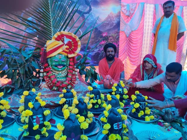 श्रावण के अंतिम सोमवार को नीलकंठेश्वर धाम में उमड़ा आस्था का सैलाब, रुद्रि निर्माण का हुआ समापन