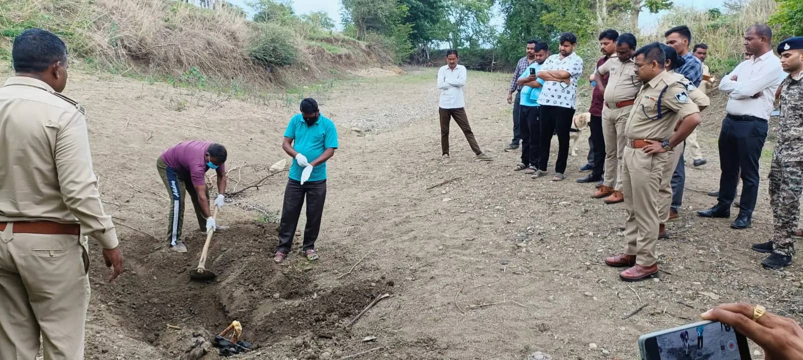 सात दिन से लापता युवक का शव नदी में दफन मिला, हत्या की आशंका
