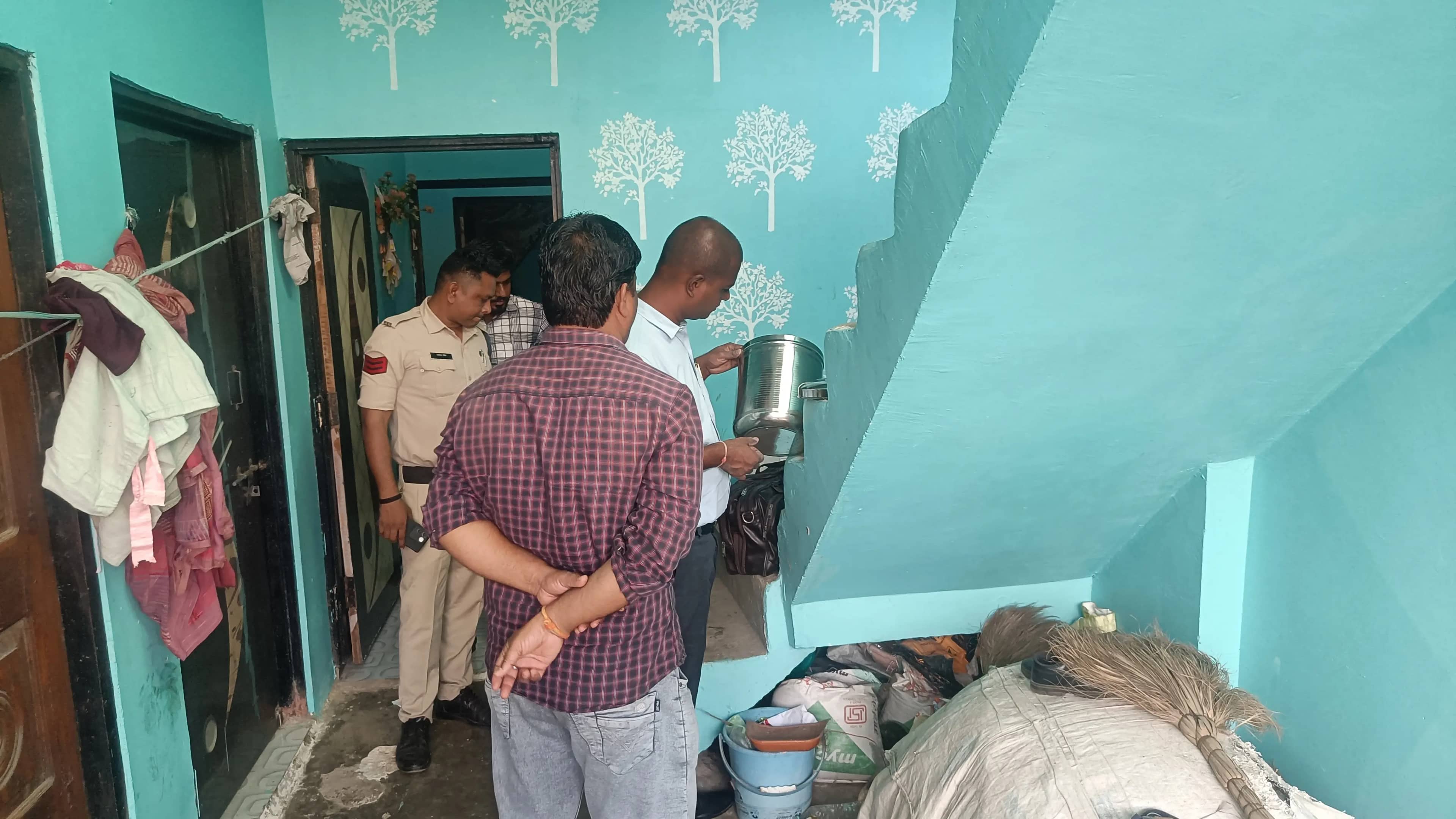गैरतगंज में चोरों का आतंक, दो रात में कई मकानों में चोरी; 2.20 लाख नकद और सोने के गहने ले गए