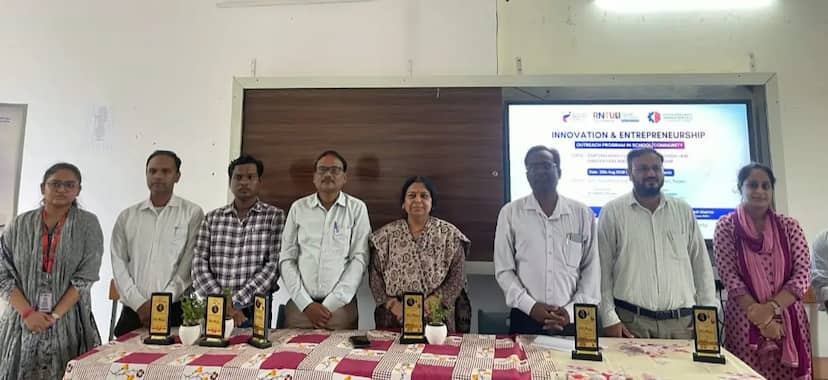 रायसेन में विद्यार्थियों को कानून, नवाचार और उद्यमिता के करियर अवसरों की दी जानकारी