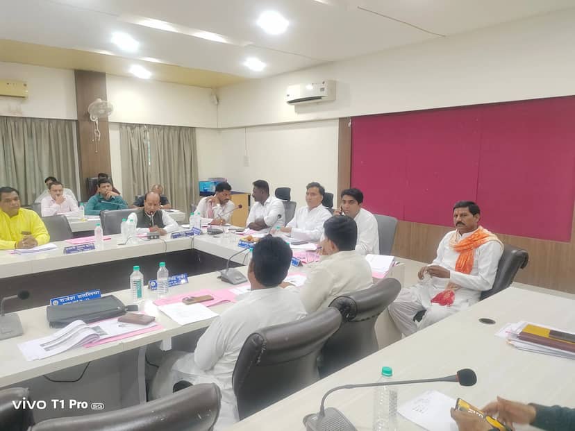 जिला पंचायत राजगढ़ की साधारण सभा में विकास कार्यों और योजनाओं की समीक्षा, अधिकारियों को दिए निर्देश