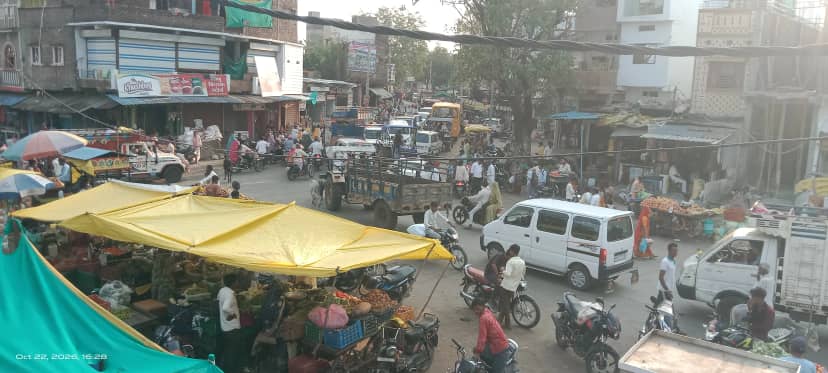 खिलचीपुर में तीन प्रमुख मार्गों पर रोज लग रहा जाम, एंबुलेंस और स्कूली बच्चे भी परेशान