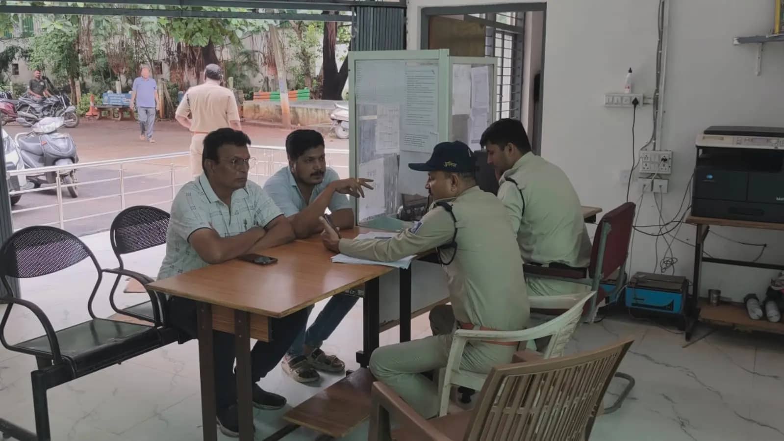 सिवनी मालवा में मेडिकल दुकान में देर रात जेसीबी से तोड़फोड़, संचालक ने लगाए गंभीर आरोप