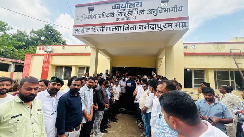 सिवनी मालवा में करणी सेना ने सौंपे दो ज्ञापन, यूजीसी कानून की समीक्षा और महाराणा प्रताप की प्रतिमा के लिए स्थान की मांग