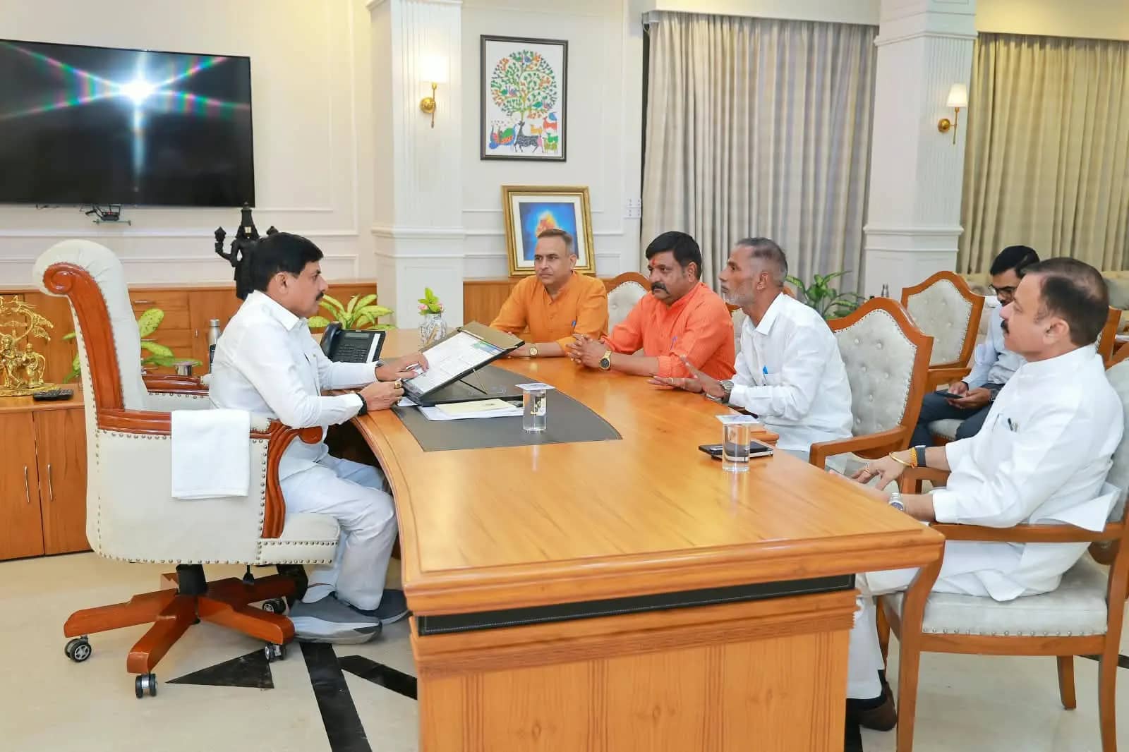 MP के शिक्षकों से CM मोहन यादव ने की मुलाकात, सेवावधि की गणना पर बनी सहमति