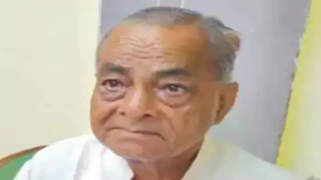 सीधी-दो साल में नहीं मिला न्याय तो 71 वर्षीय बुजुर्ग ने जनसुनवाई में जाकर वापस मांगे अपने सभी आवेदन