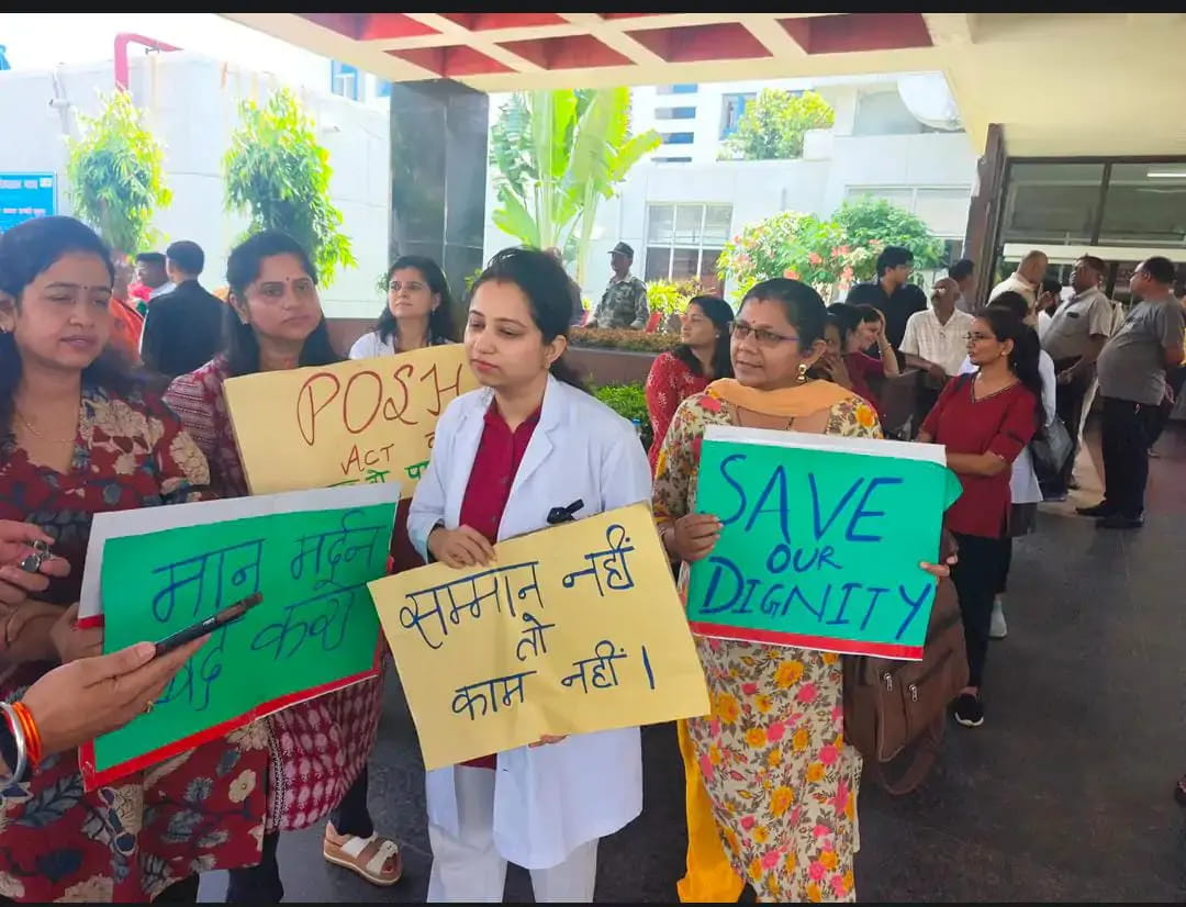 नेहरू अस्पताल में डॉक्टरों से बदसलूकी के विरोध में 50 कर्मचारी हड़ताल पर, ओपीडी प्रभावित
