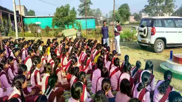 शहडोल: छात्रावास की बदहाली से परेशान 32 छात्राएं रात 3 बजे पैदल निकलीं, 16 किमी चलकर कलेक्टर से मिलने जा रहीं थीं
