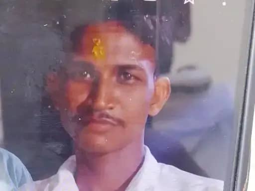 मऊगंज थाने के सामने दुकान के तलघर में मिला लापता युवक का शव, अस्पताल से हुआ था गायब