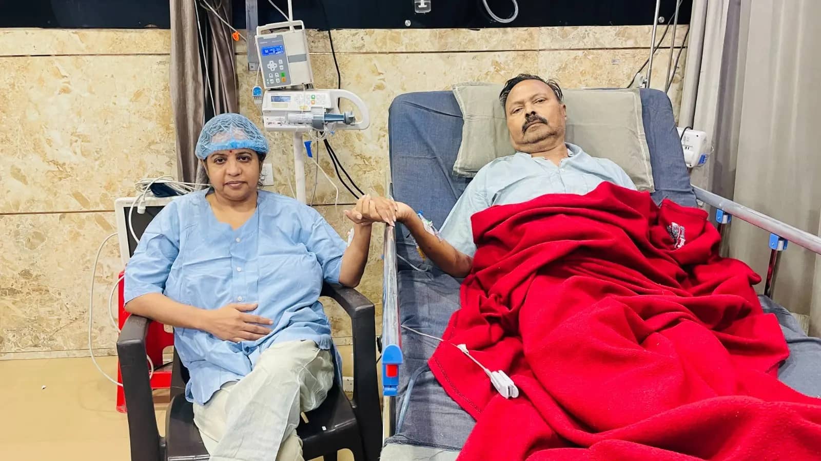 करवाचौथ पर रश्मि ने पति को दी नई जिंदगी, किडनी दान कर बचाई जान; ICU में मनाया त्योहार