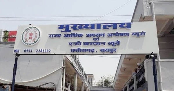 छत्तीसगढ़ शराब घोटाले में जांच तेज, EOW ने 2 लोगों को हिरासत में लिया, कई और खुलासों की संभावना