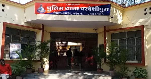 इंदौर: सोशल मीडिया पर दोस्ती, फिर धर्म परिवर्तन कर निकाह... प्रेमी और परिवार सहित मौलवी पर केस दर्ज