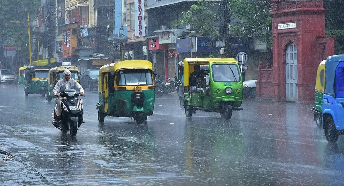 इंदौर में रविवार सुबह बरसे घने बादल तापमान में आई गिरावट