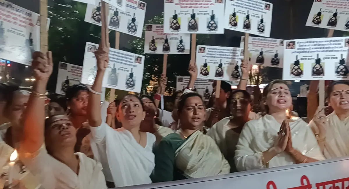 रीगल चौराहे पर किन्नर समुदाय ने प्रदर्शन कर दुष्कर्म आरोपीयों के लिए फांसी की मांग
