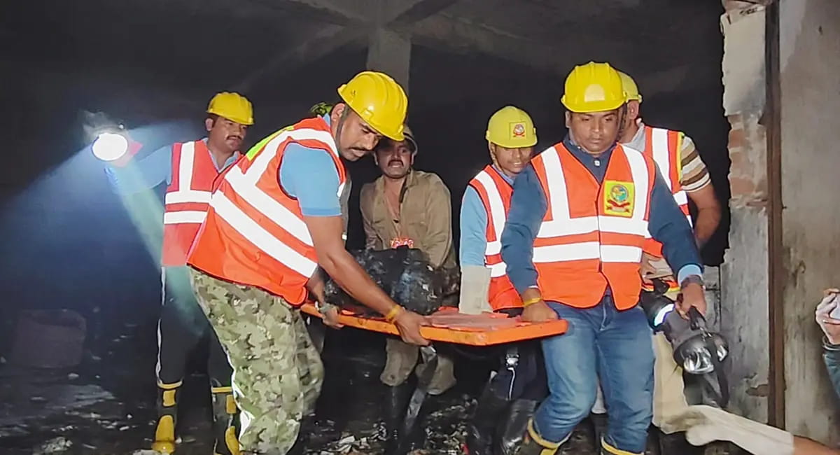 इंदौर के गौड़ाउन में लगी आग दो की मौत , सर्चिंग जारी