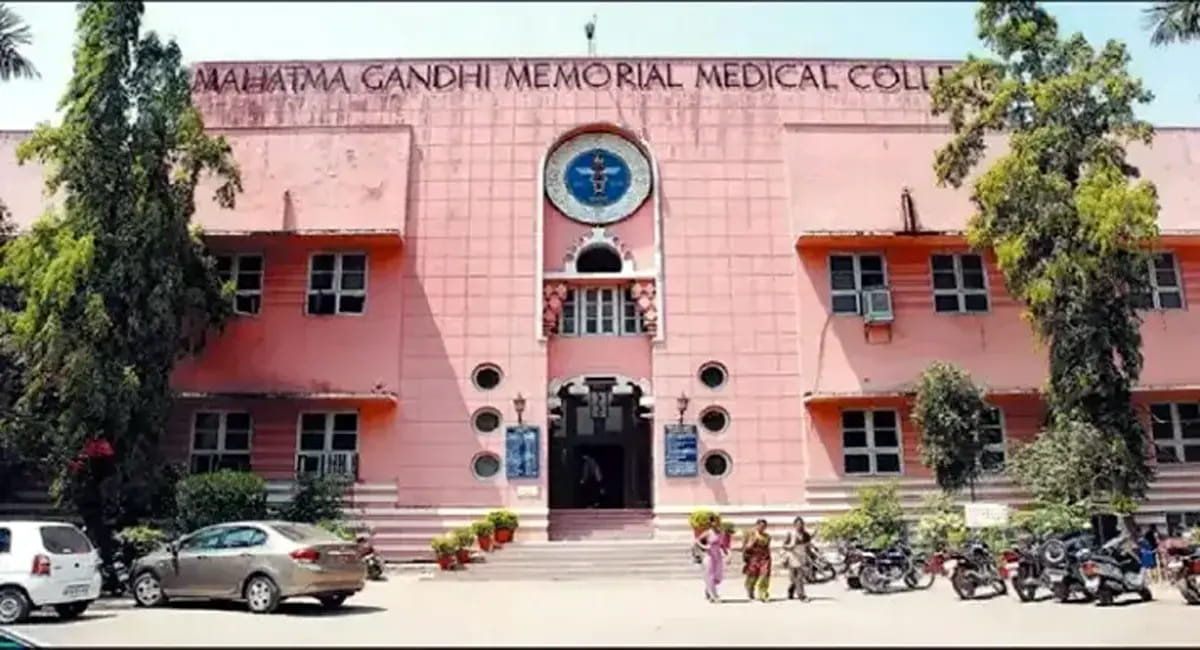 एमजीएम मेडिकल कॉलेज बना रैगिंग का अड्डा -एक माह में दूसरी बार बर्बरता उजागर