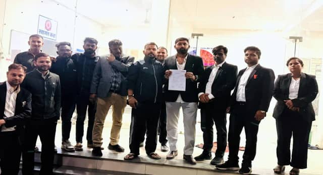 शराब के पैसे नहीं दिए तो वकील पर हमला — ईंट फेंककर किया घायल, जान से मारने की धमकी
