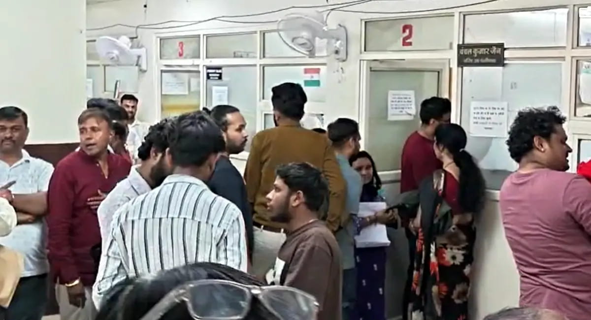 रजिस्ट्री कार्यालयों में उमड़ा जनसैलाब, आधी रात तक जारी रहेंगे पंजीयन