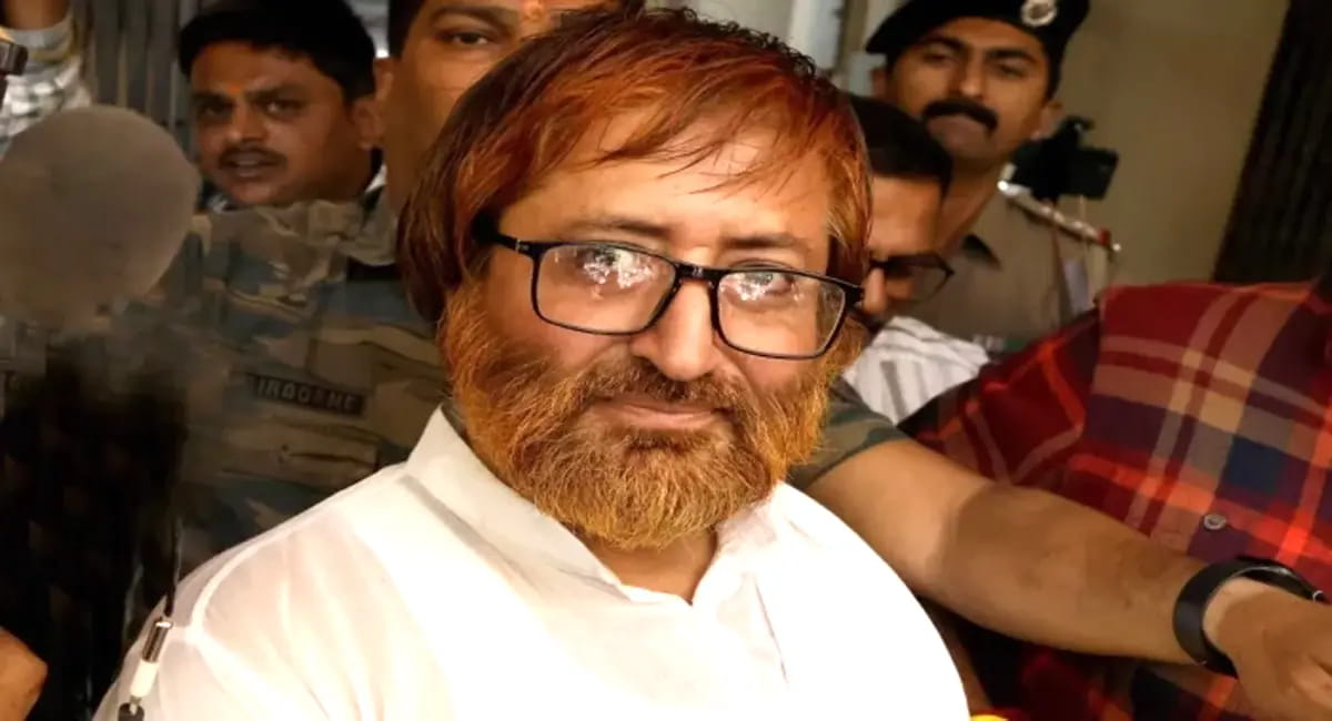 8 साल बाद नारायण साईं को तलाक, पत्नी को 2 करोड़ एलुमनी देने का आदेश