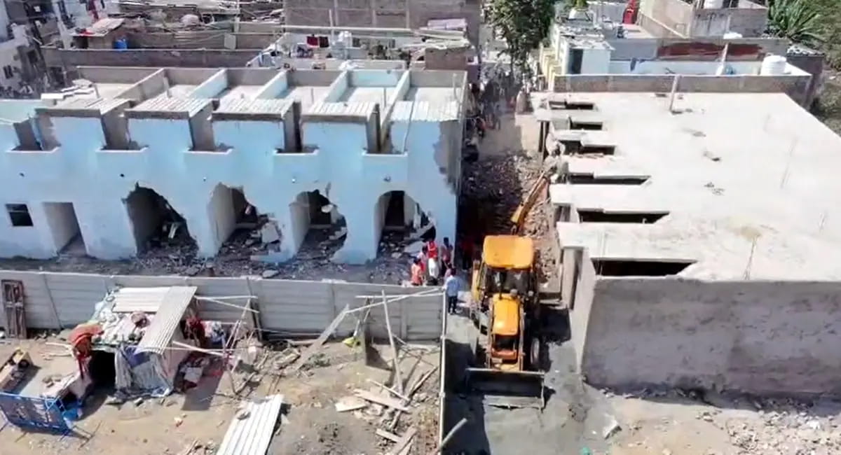जमीन पर अवैध कब्जे ध्वस्त, नकली घी बनाने का हैं सरगना
