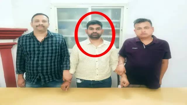 15 हजार लेते ही लोकायुक्त के जाल में फंसा बाबू”