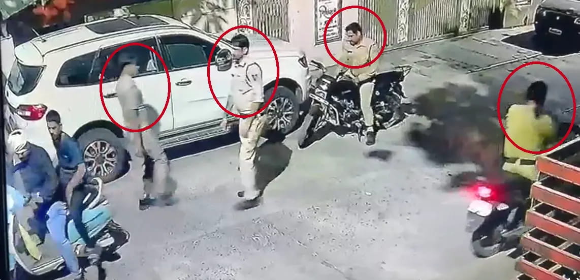 आधी रात घर पहुंची पुलिस, “समझौता करो वरना केस होगा”
