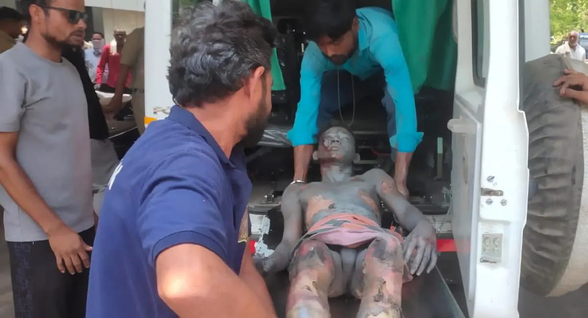आग के बाद मचा हड़कंप; तीन मजदूरों की मौत