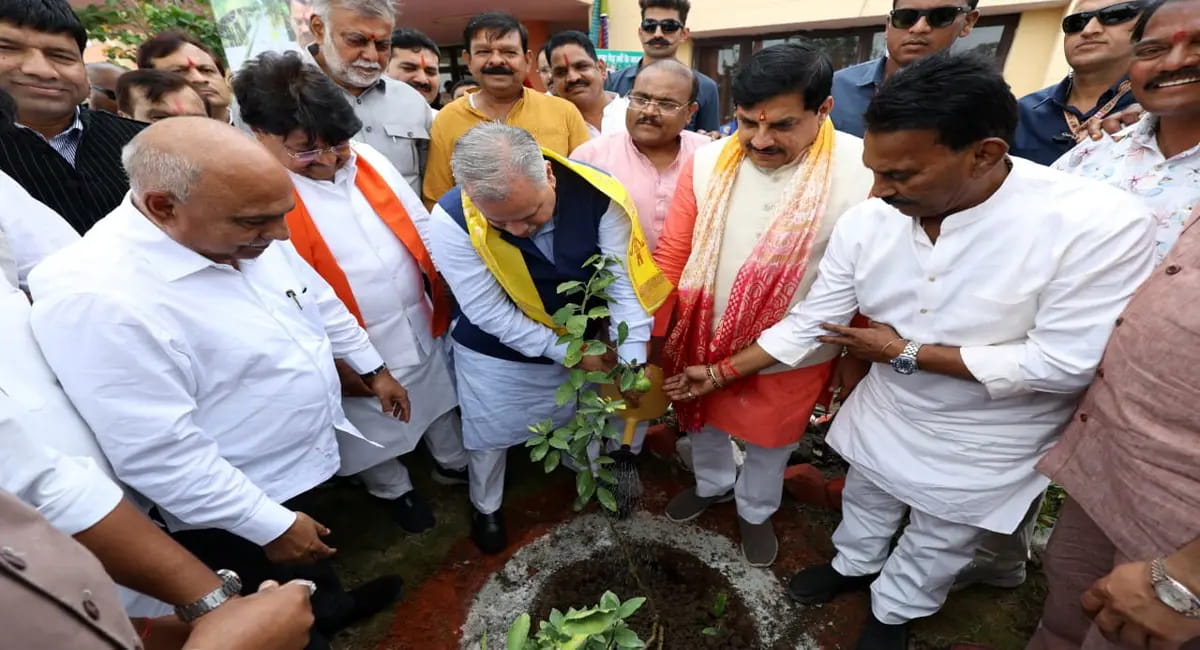 मुख्यमंत्री ने किया अभियान का शुभारंभ,51 हजार पौधे रोपे गए