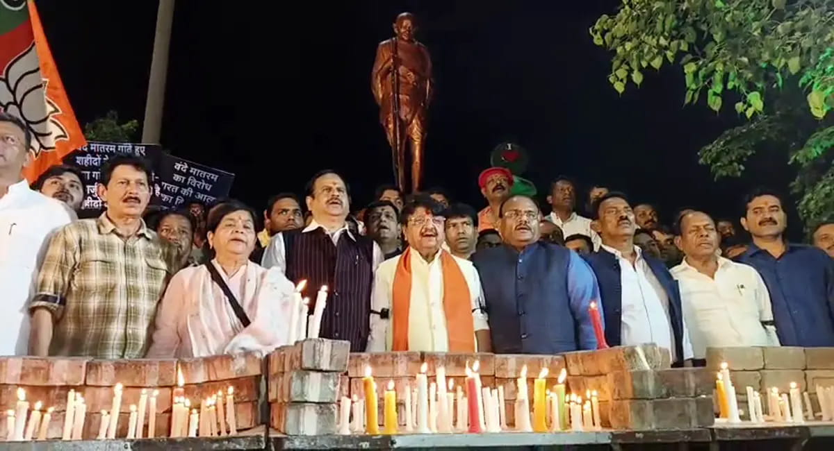 गांधी हॉल से गांधी प्रतिमा तक निकला कैंडल मार्च