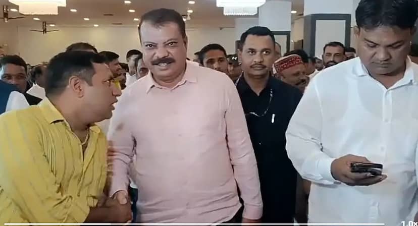 चिड़िया चुग गई खेत, युवा हनुमान बन गया है... लंका में आग लगा दी:इंदौर में उमंग सिंघार का भाजपा पर हमला