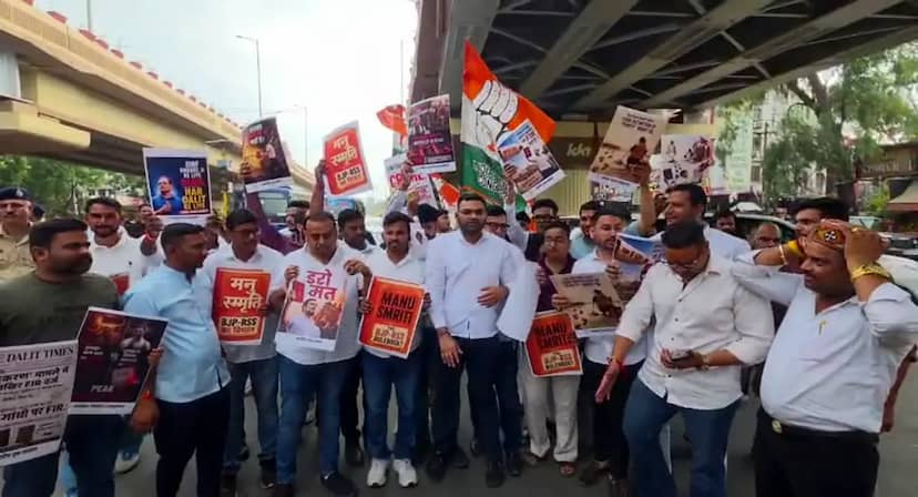 राहुल गांधी 12 सितंबर का दौरा निरस्त, ‘डरो मत’ पोस्टर लेकर BJP दफ्तर कूच कर रहे कांग्रेसियों को पुलिस ने रोका