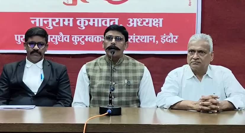 कांग्रेस से बोले- पूरा वंदे मातरम् गाओ... खुद गाने की बारी आई तो छंदों पर अटके बीजेपी नेता !